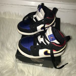 Jordan 1 MID SE